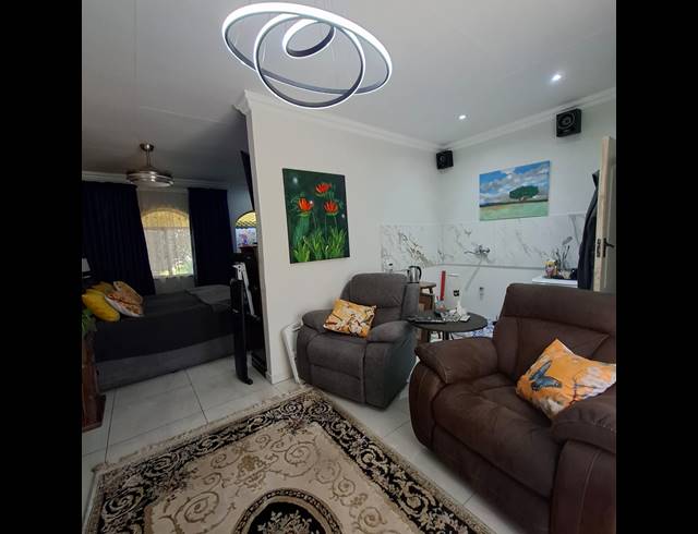 6 BEDROOM HOUSE FOR SALE IN MEYERTON CENTRAL